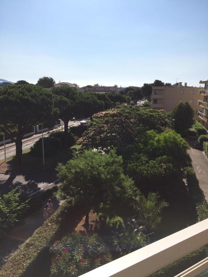 Bormes-Les-Mimosas - Appart 25M2 Avec Balcon - 4P Exterior foto
